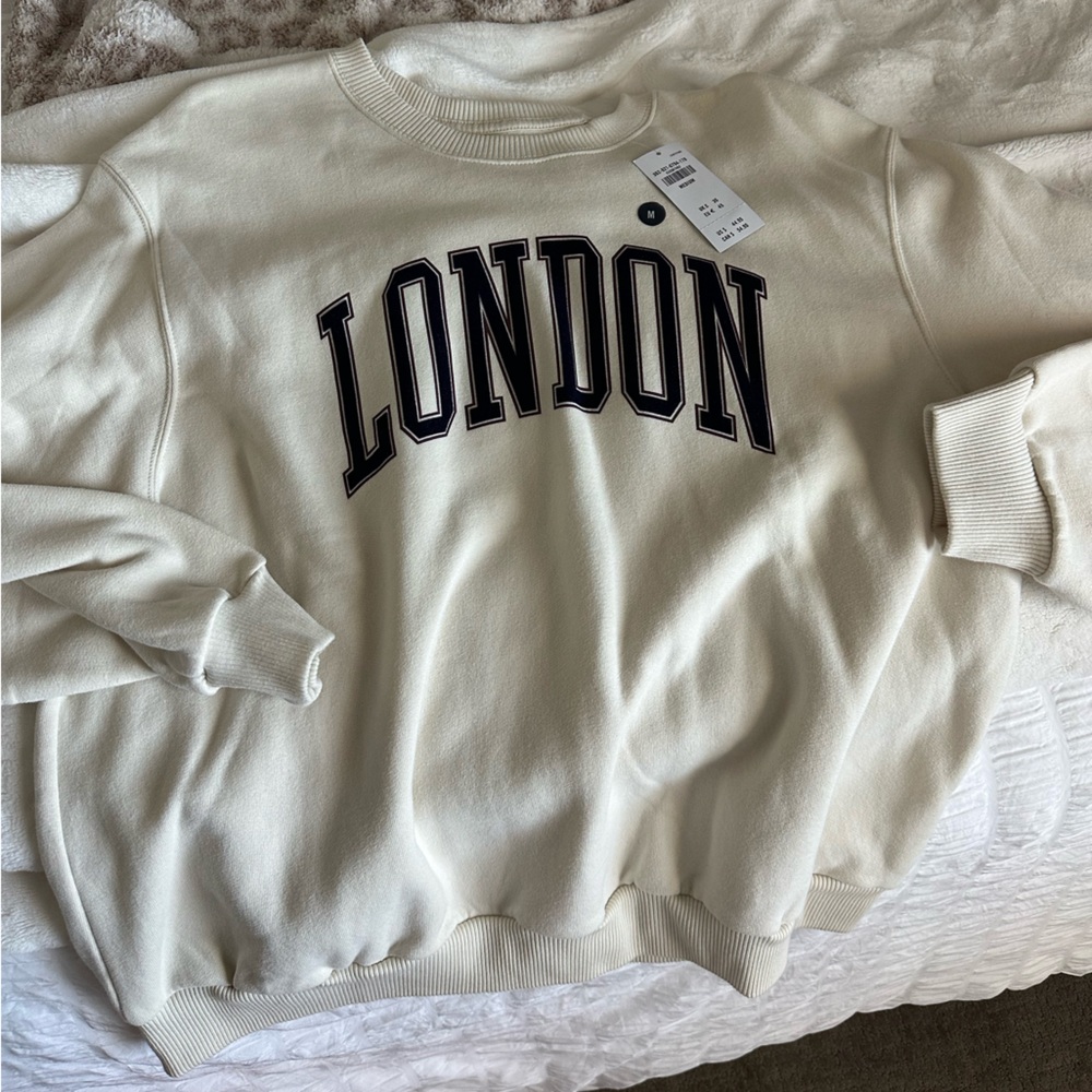 NWT hollister “london” crewneck